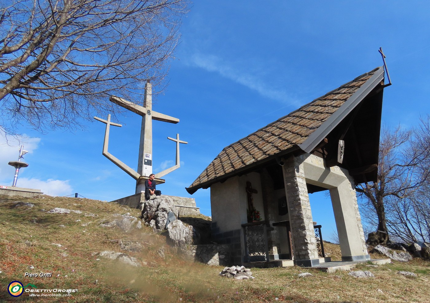31 Alla Tre Croci e Cappella del Monte Molinasco (1179 m).JPG